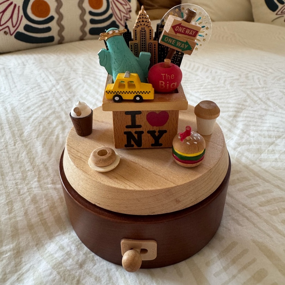Wooderdul Life New York City Themed Music Box